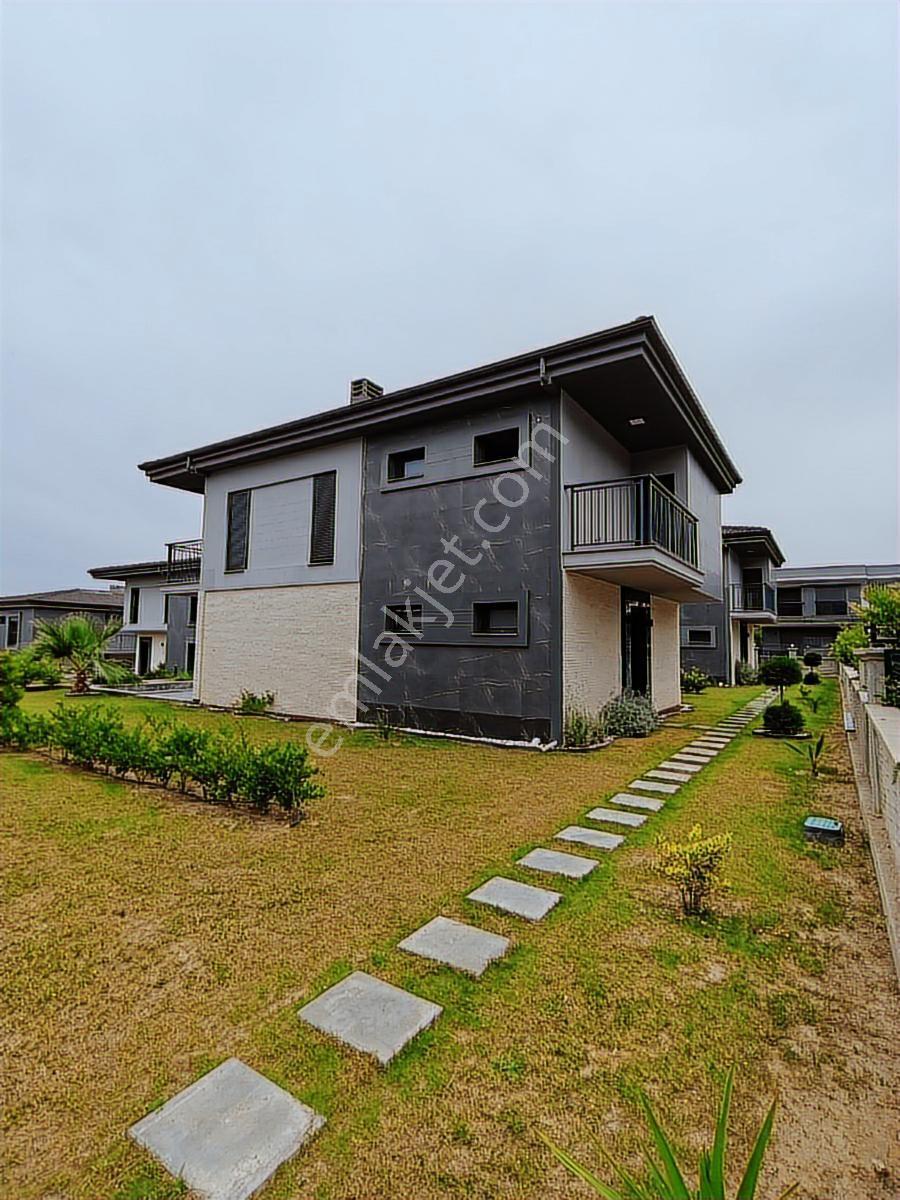 Kuşadası'nda Özel Havuzlu 4+1 Sıfır Lüks Villa - Görsel 26