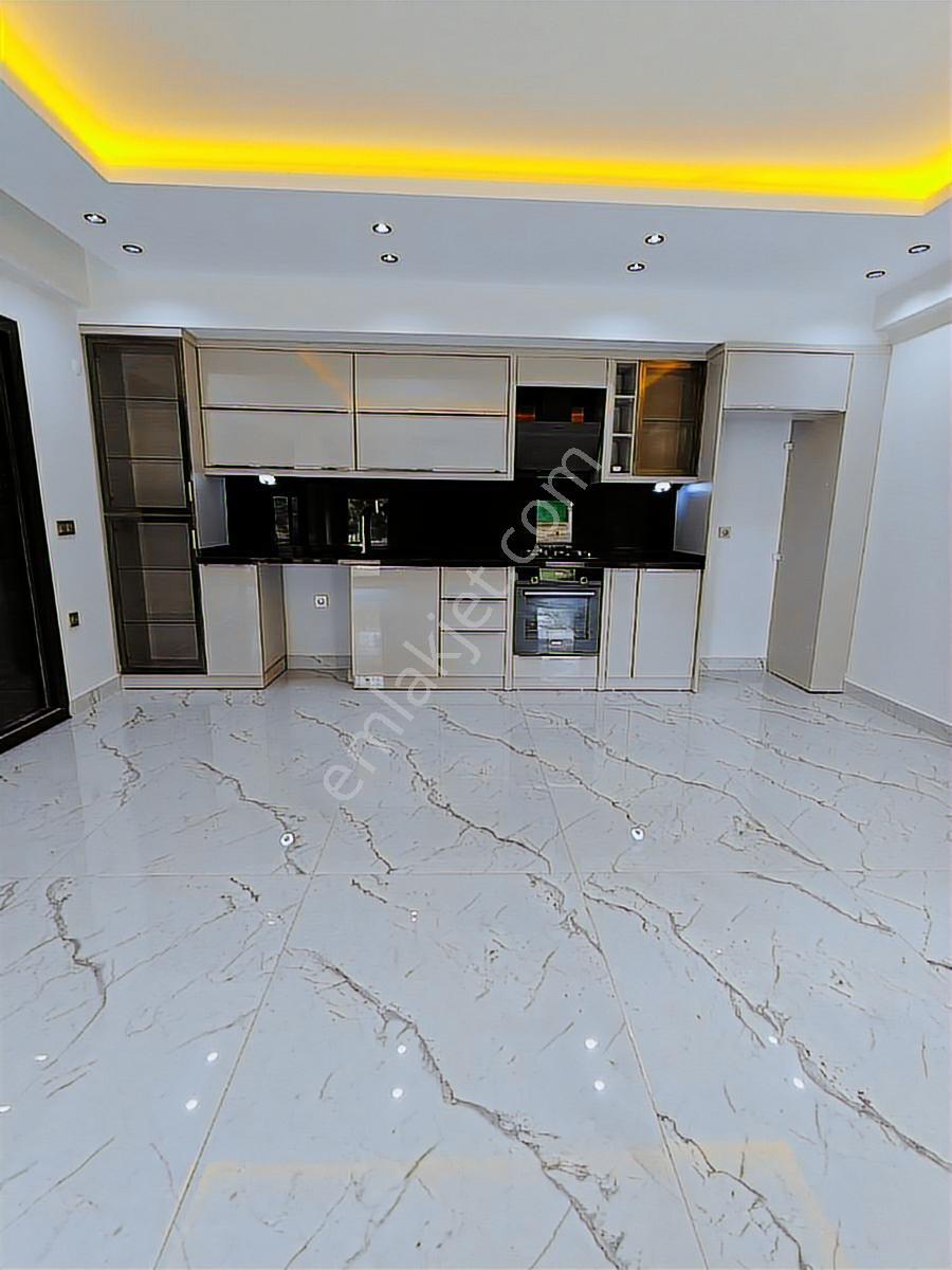 Kuşadası'nda Özel Havuzlu 4+1 Sıfır Lüks Villa - Görsel 9
