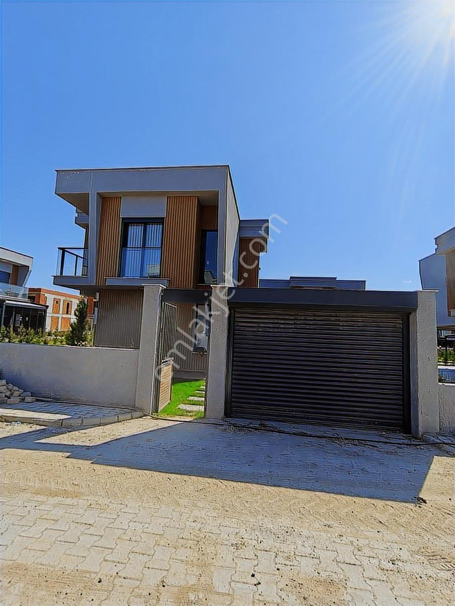 Kuşadası Davutlar Sahilde Özel Havuzlu Sıfır Lüks Villa - Görsel 27