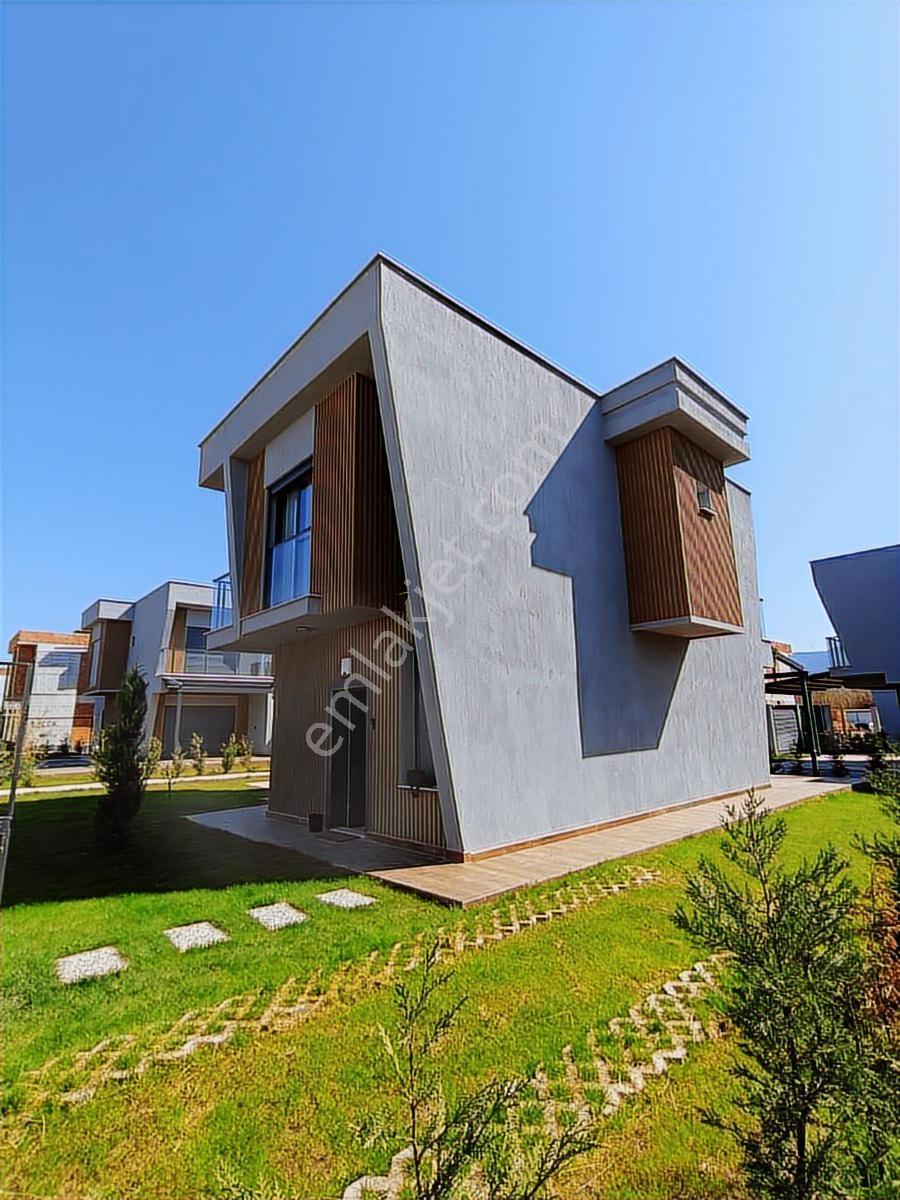 Kuşadası Davutlar Sahilde Özel Havuzlu Sıfır Lüks Villa - Görsel 35