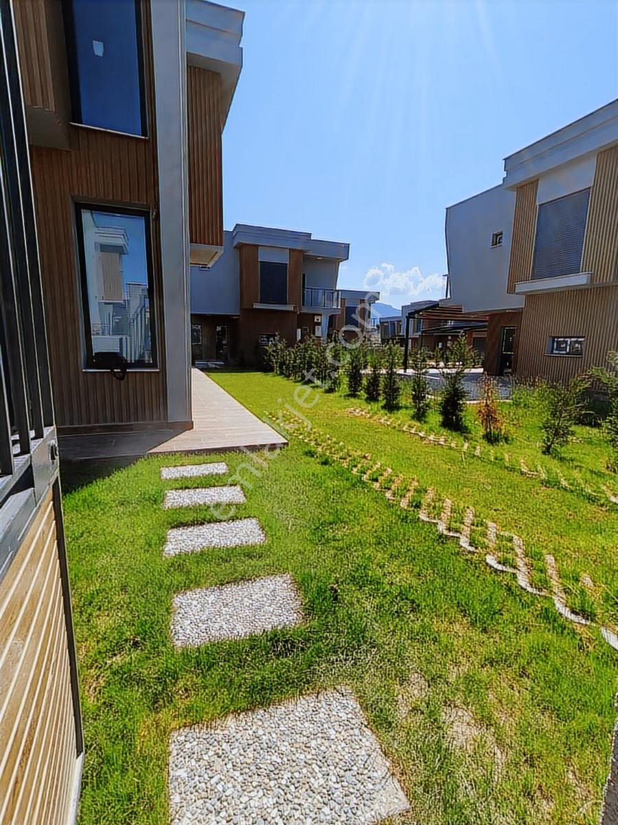Kuşadası Davutlar Sahilde Özel Havuzlu Sıfır Lüks Villa - Görsel 8