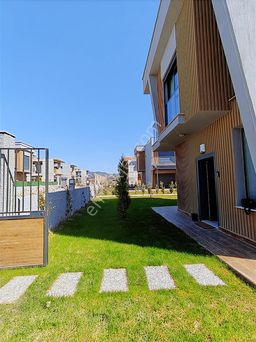 Kuşadası Davutlar Sahilde Özel Havuzlu Sıfır Lüks Villa - Görsel 17