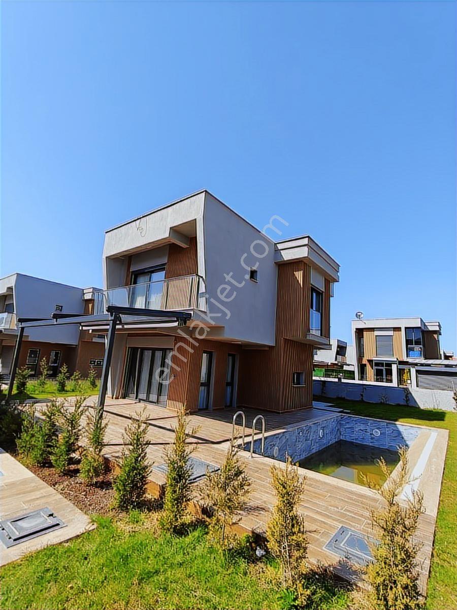 Kuşadası Davutlar Sahilde Özel Havuzlu Sıfır Lüks Villa - Görsel 15
