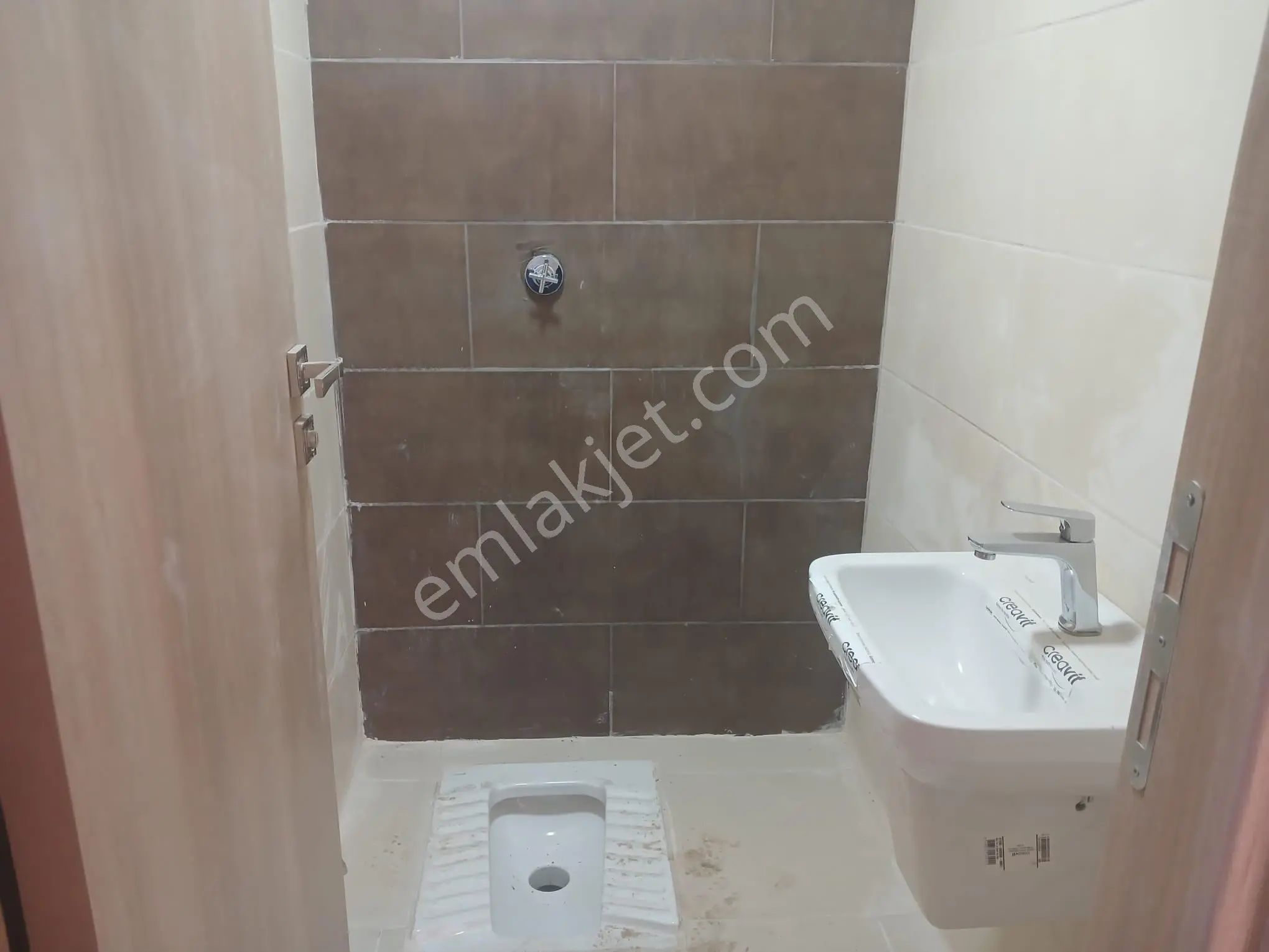 Adana Sarıçam Buruk Tokilerde Yola Yakın Otobüs Duraklarına Yakın Zemin Kat 2+1 Kiralık - Görsel 3