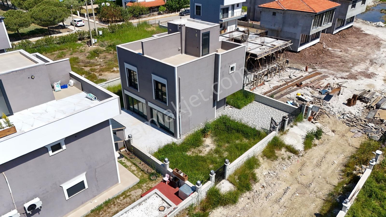 Dikili Çandarlı Mahallesinde Satılık Yazlık