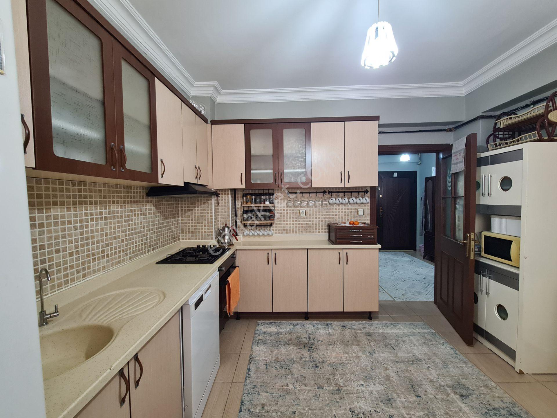 Selim Caddesi Paraleli Kat Konumlu Yüksek Giriş Geniş 2+1 Daire - Görsel 2