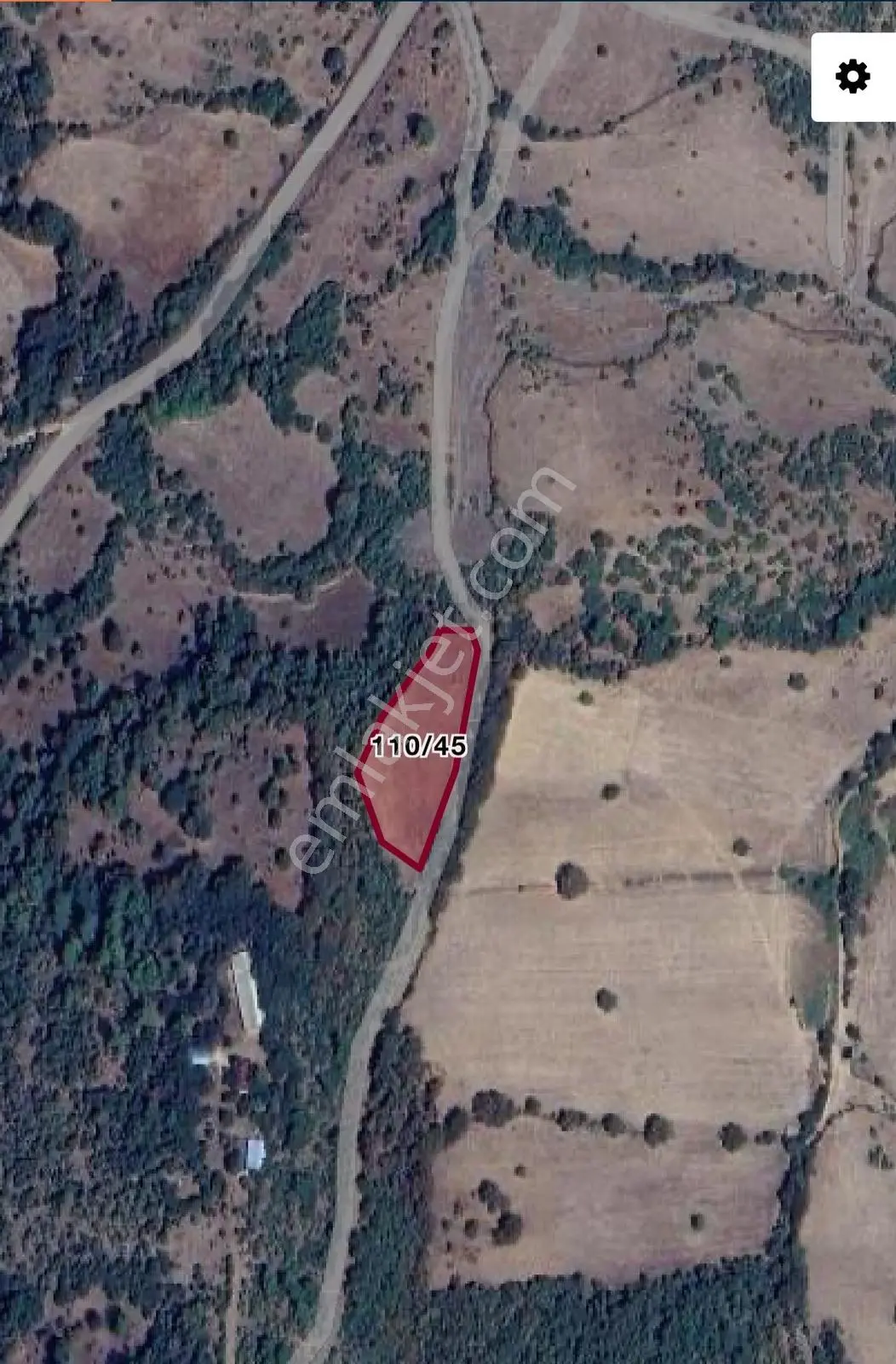 Lapspeki Kızıldam'da 2701 M2lik Yola Cephe Satılık Tarla