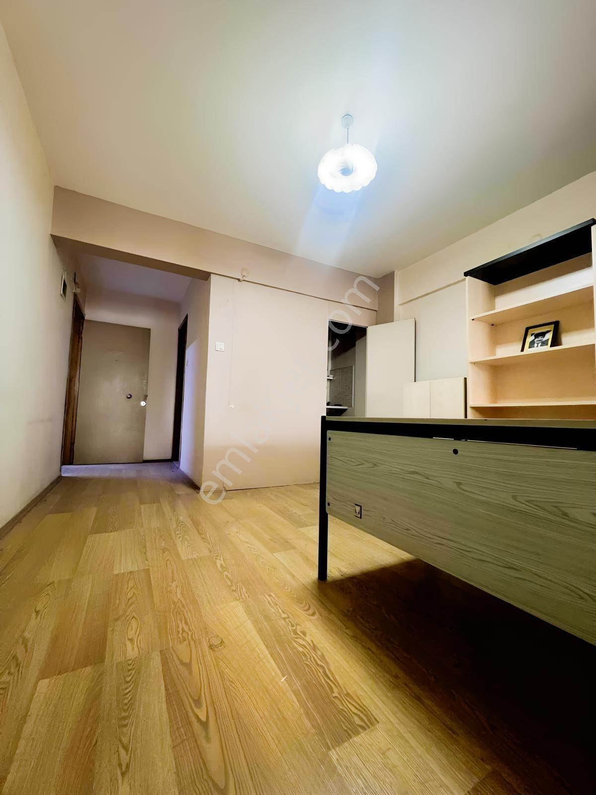 Karşıyaka Çarşı Ana Cadde Tabela Görselı Olan Kıralık Ofis - Görsel 6