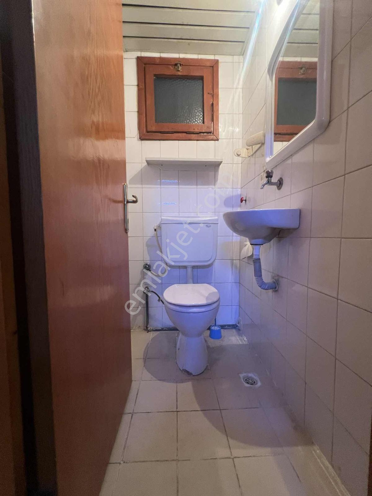 Karşıyaka Çarşı Ana Cadde Tabela Görselı Olan Kıralık Ofis - Görsel 3