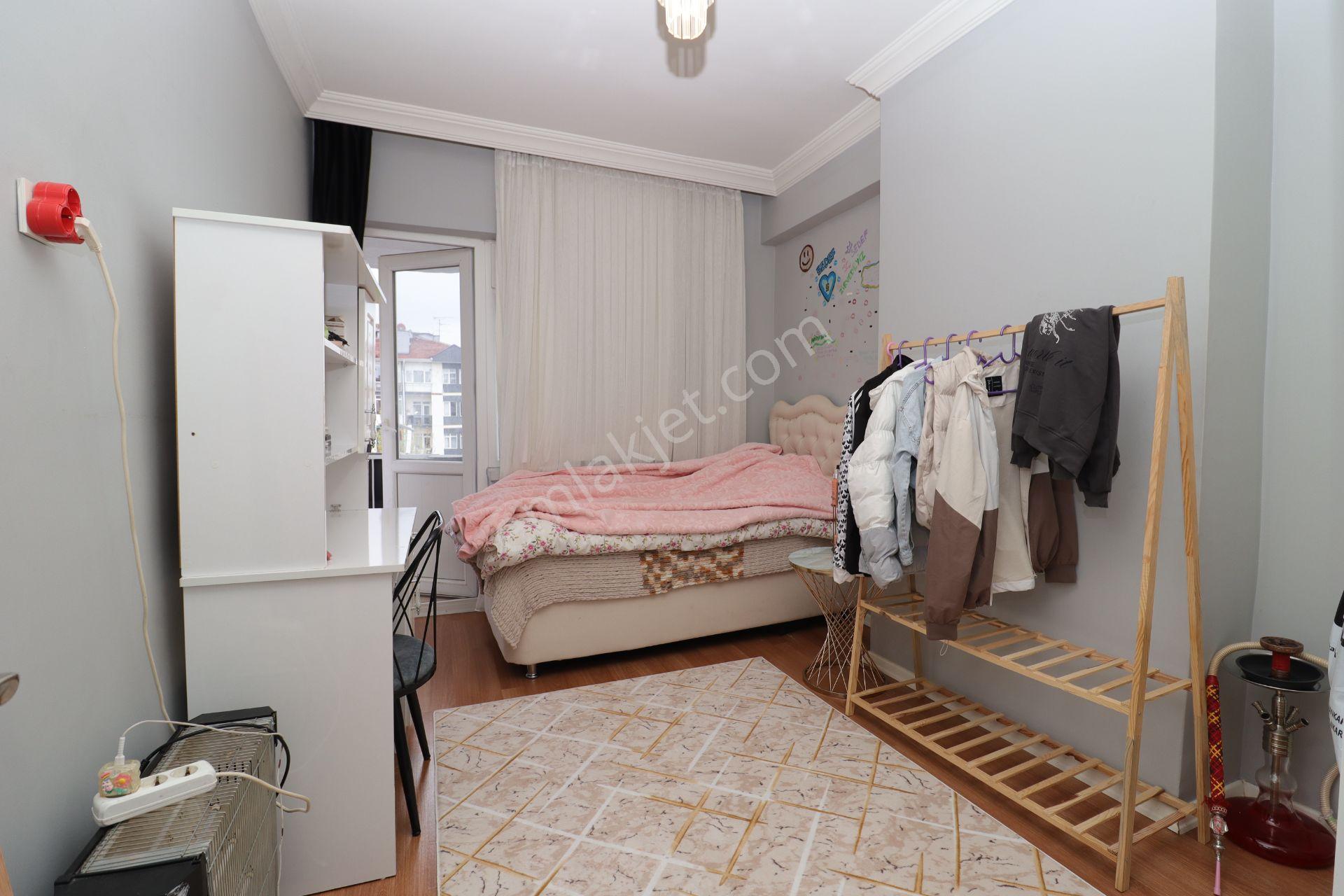 Akif'ten Ahimesut Bulvarı Üzeri Site İçi Ara Kat Ön Cephe 3+1 Daire - Görsel 9