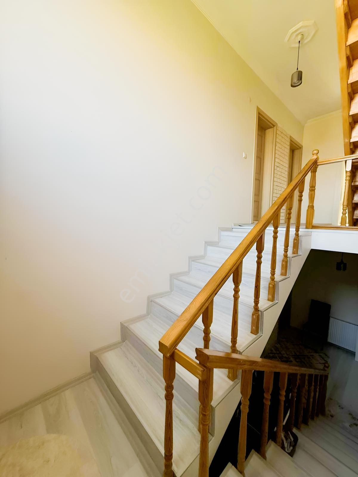 Kayalar Memduhiyede 1.220 M2 Arsa İçinde 7+1 Tripleks Villa - Görsel 16