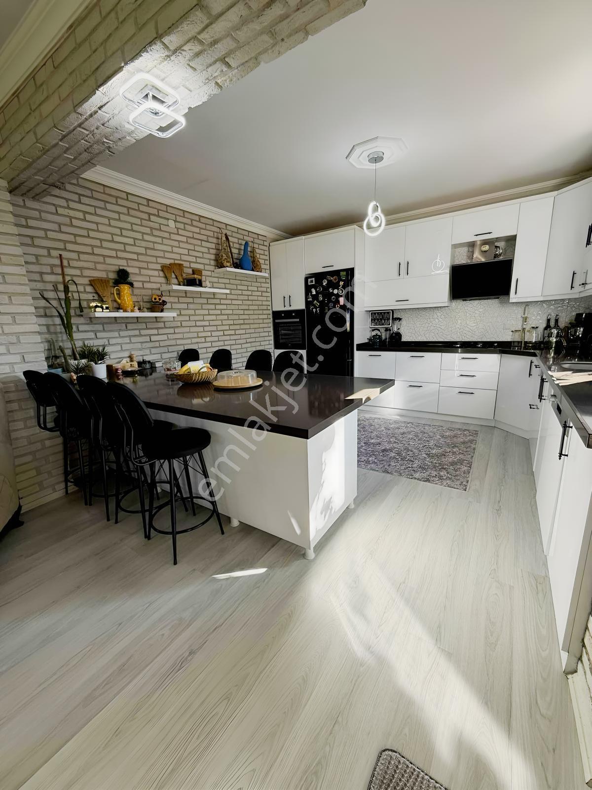 Kayalar Memduhiyede 1.220 M2 Arsa İçinde 7+1 Tripleks Villa - Görsel 8