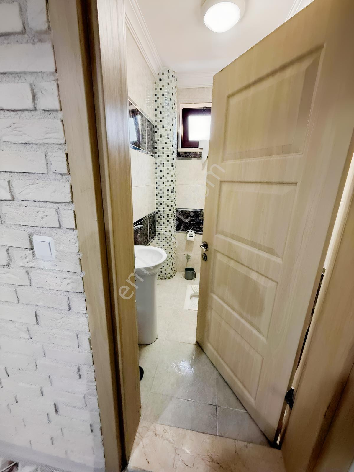Kayalar Memduhiyede 1.220 M2 Arsa İçinde 7+1 Tripleks Villa - Görsel 2