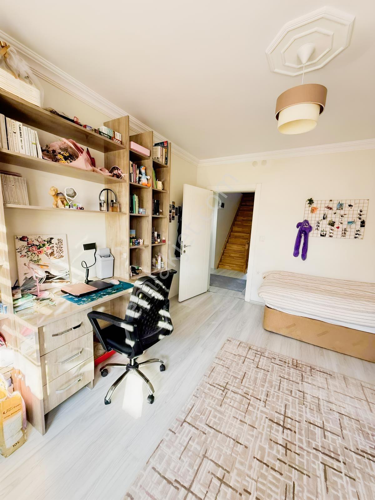Kayalar Memduhiyede 1.220 M2 Arsa İçinde 7+1 Tripleks Villa - Görsel 4