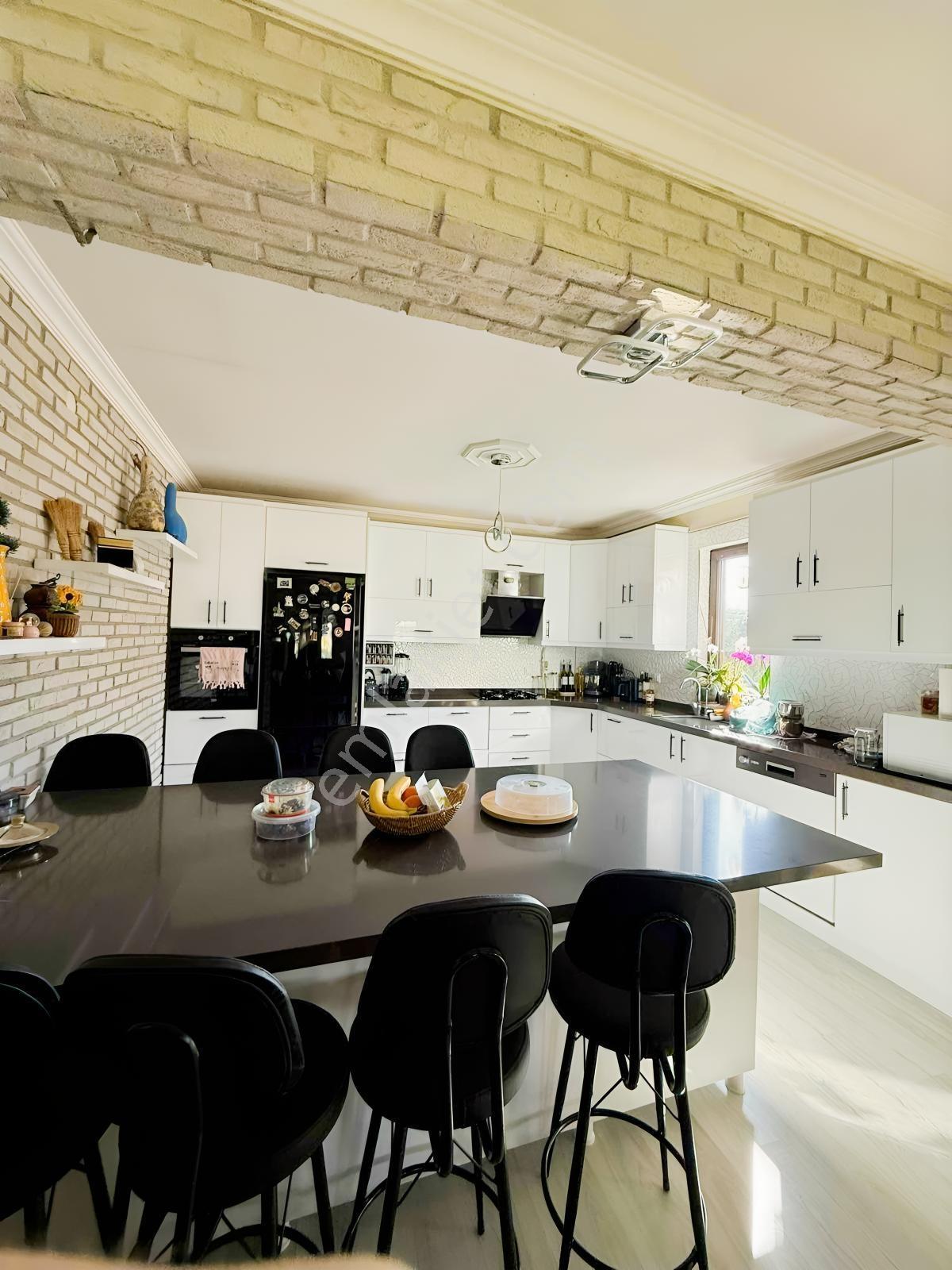 Kayalar Memduhiyede 1.220 M2 Arsa İçinde 7+1 Tripleks Villa - Görsel 15