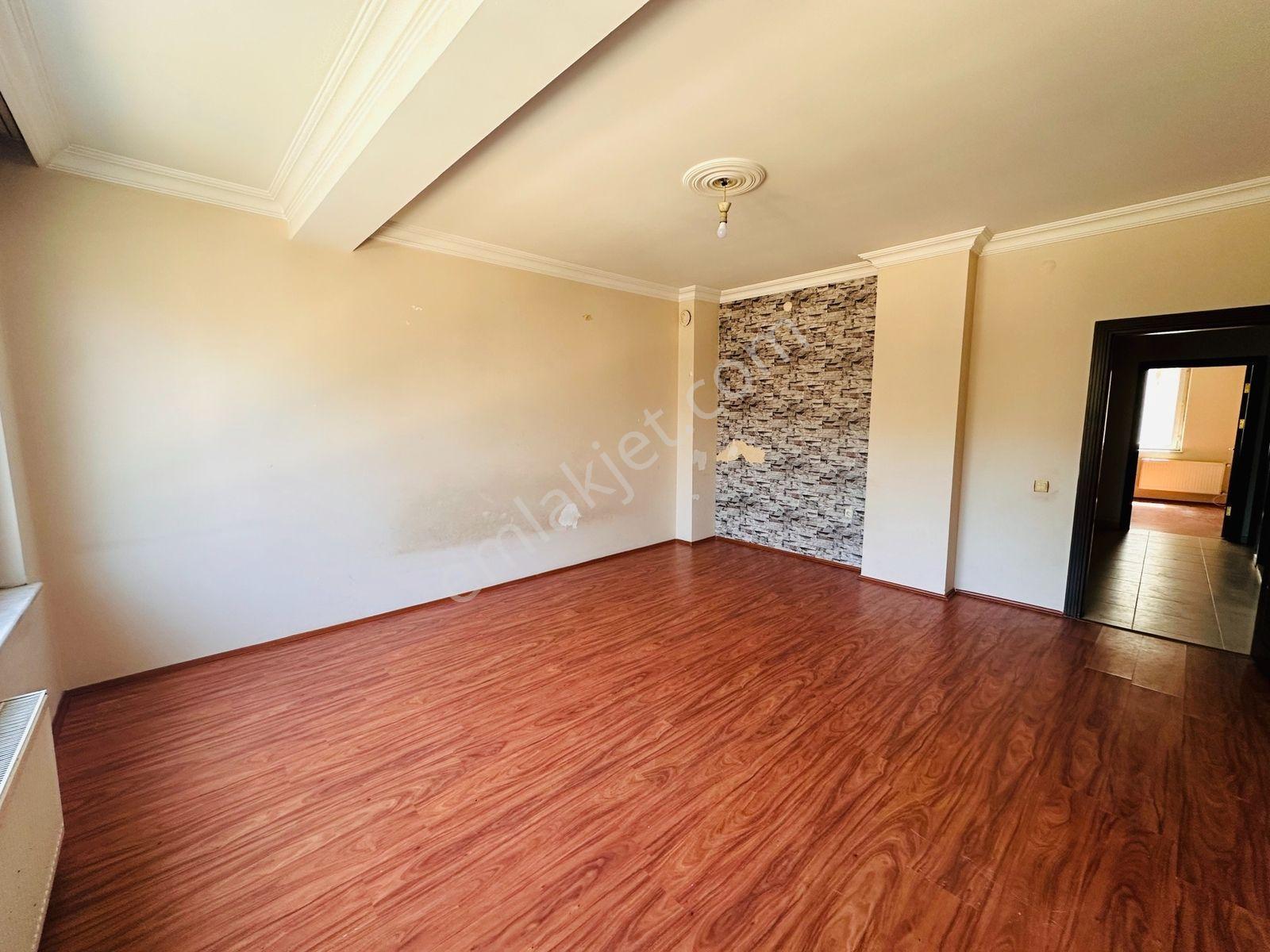 Gama Gayrimenkul Cadde Üzeri Manzaralı Geniş 2+1 Kiralık - Görsel 3