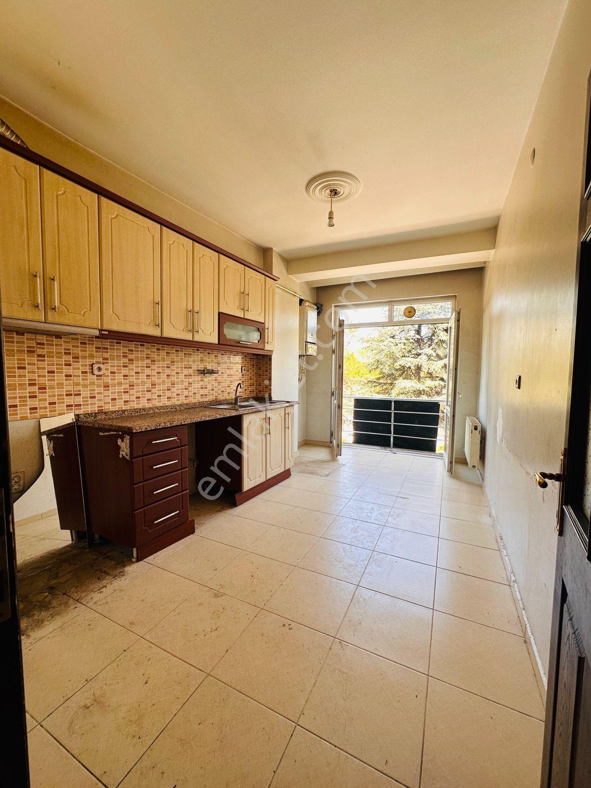 Gama Gayrimenkul Cadde Üzeri Manzaralı Geniş 2+1 Kiralık - Görsel 24