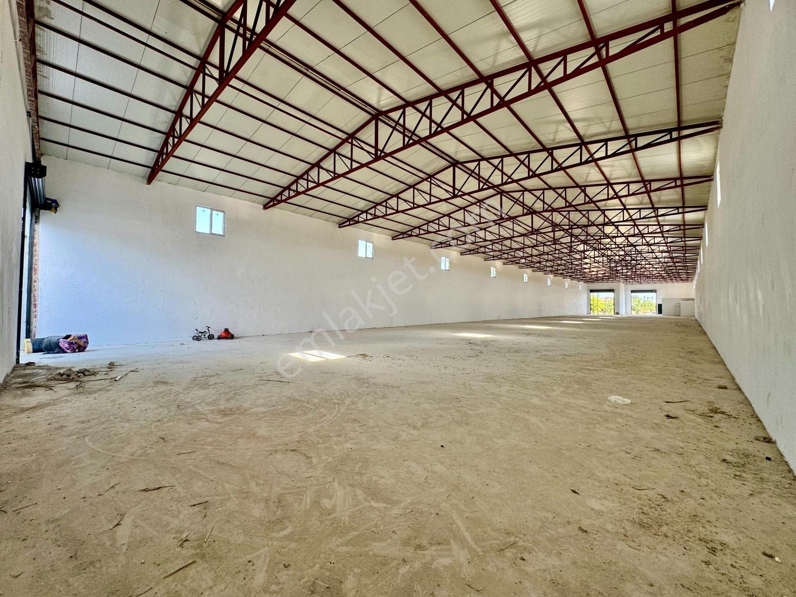 Altınovada Deepo Yakını 1300 M2 Ofisli Tır Rampalı Depo Ve 2 Ev - Görsel 6