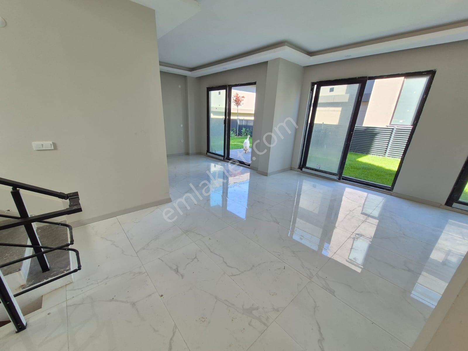 Delux'den Yenicede Müstakil Bahçeli Sıfır Lux Kiralık Villa - Görsel 3