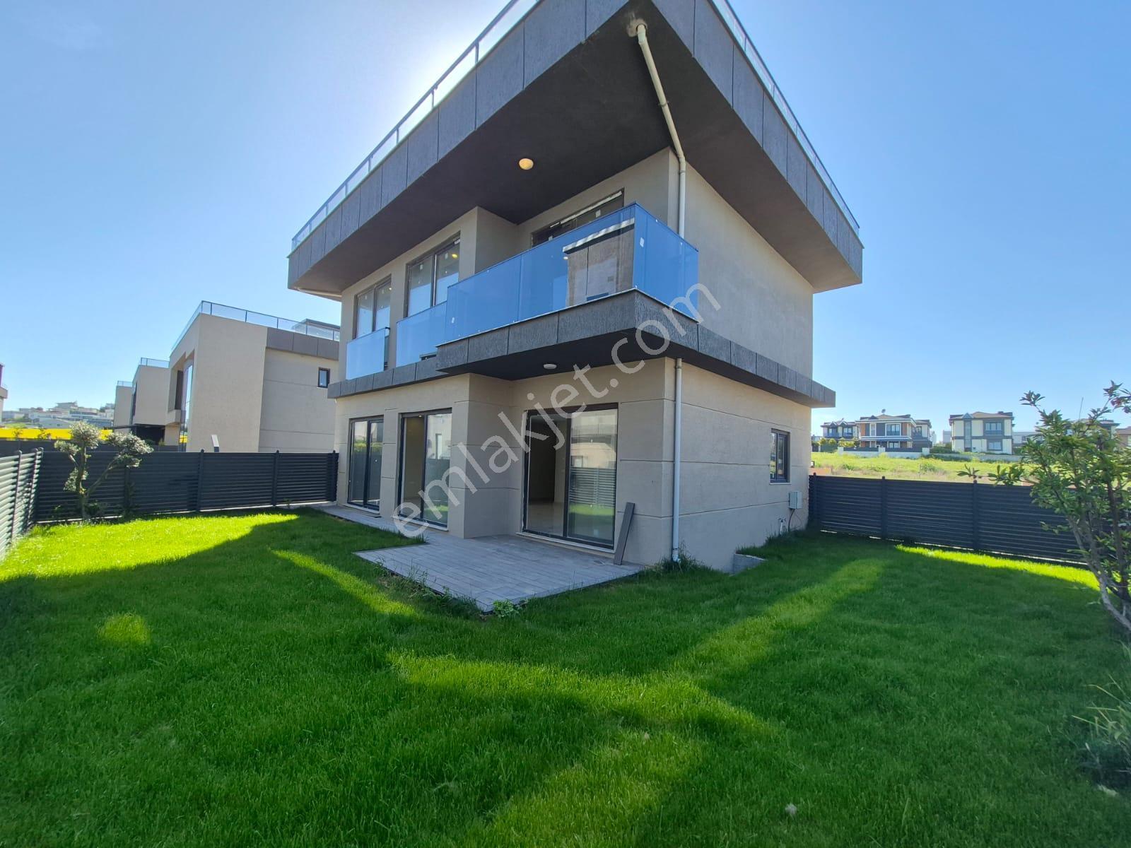 Delux'den Yenicede Müstakil Bahçeli Sıfır Lux Kiralık Villa - Görsel 2