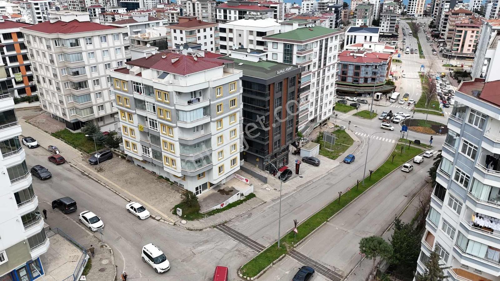Merkezde Yaşamın Tam İçinde 3+1 Geniş Daire - Görsel 18