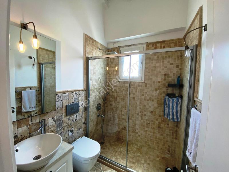 Alaçatı'da 525 M2 Arsa İçinde Yüzme Havuzlu 5+1 Sezonluk Kiralık Müstakil Taş Villa - Görsel 35