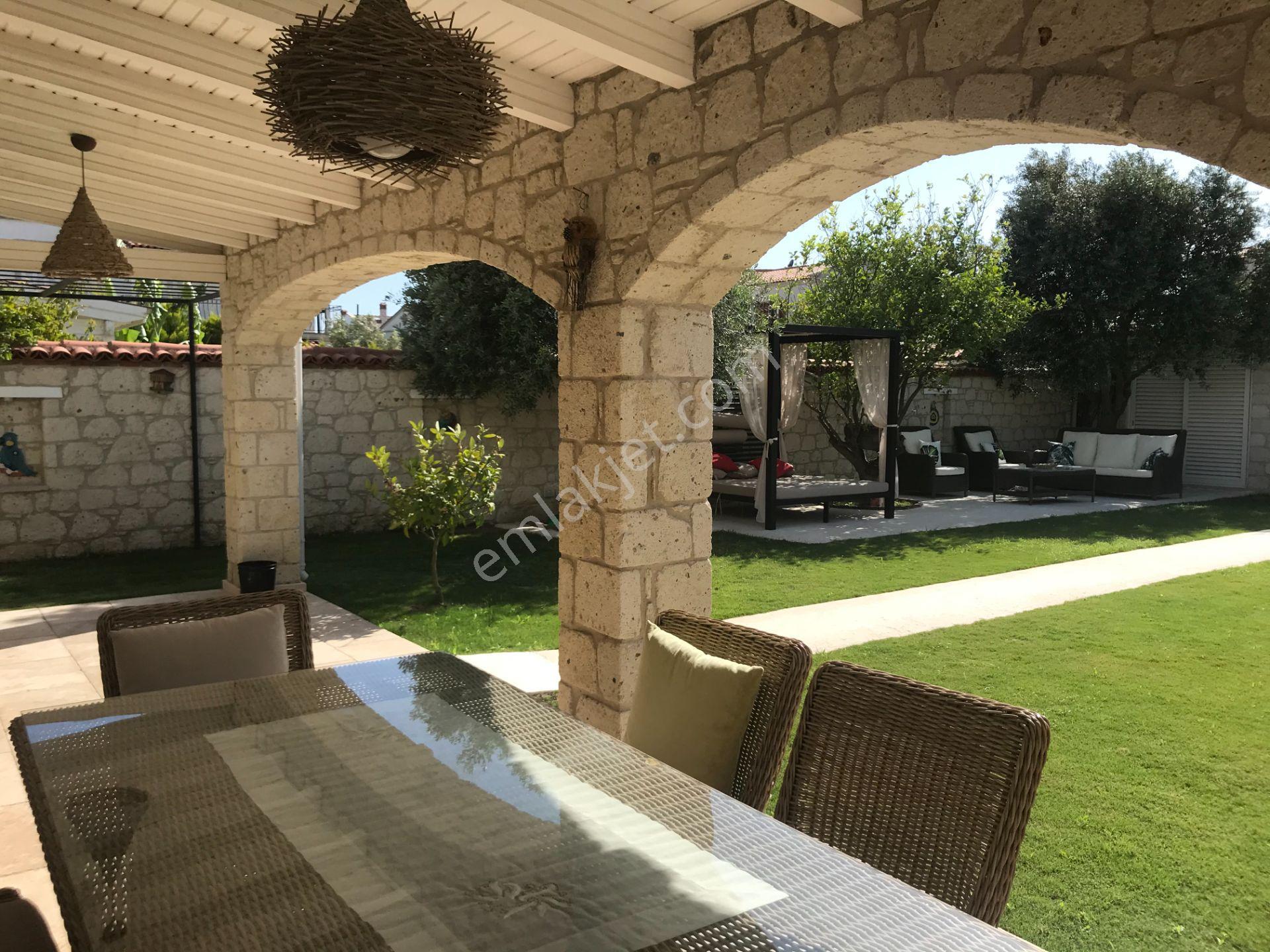 Alaçatı'da 525 M2 Arsa İçinde Yüzme Havuzlu 5+1 Sezonluk Kiralık Müstakil Taş Villa - Görsel 11