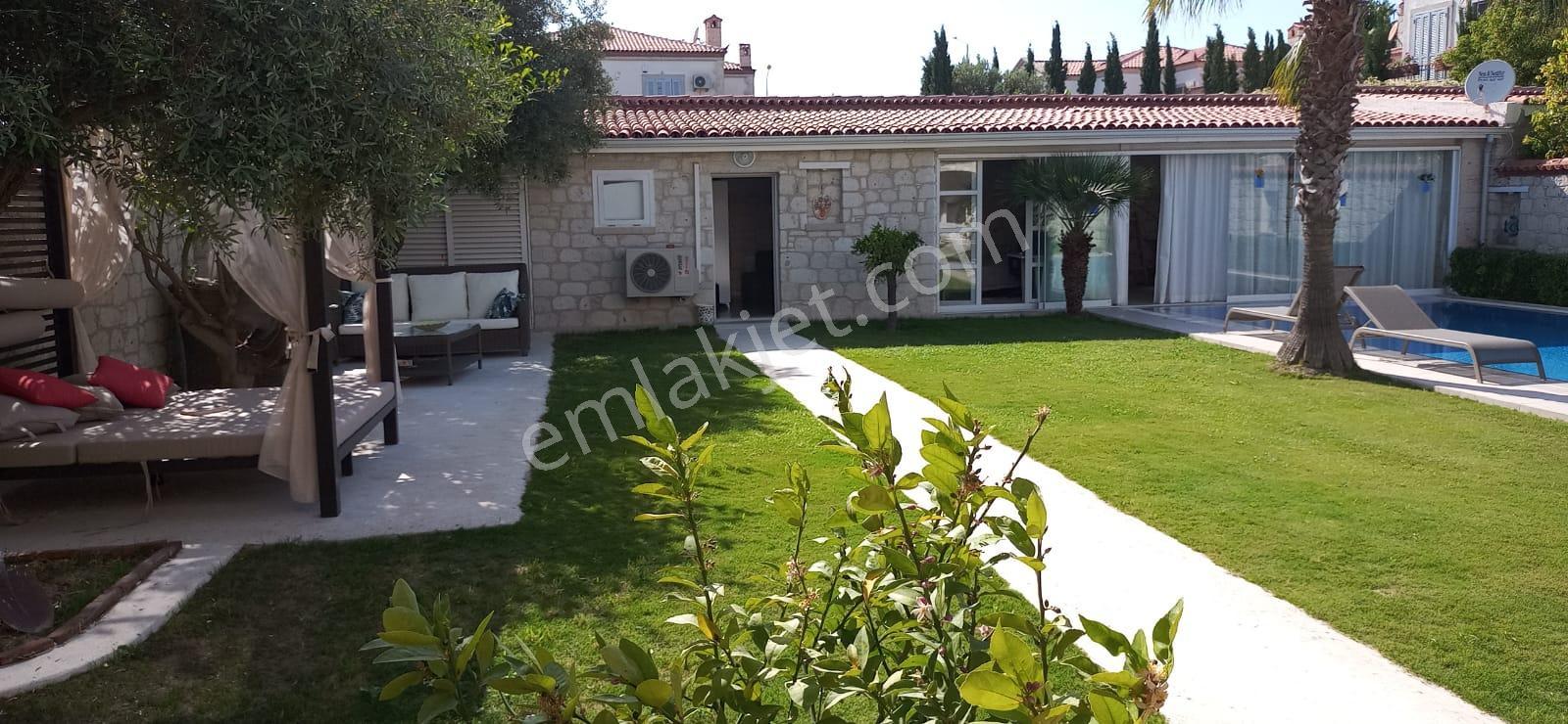 Alaçatı'da 525 M2 Arsa İçinde Yüzme Havuzlu 5+1 Sezonluk Kiralık Müstakil Taş Villa - Görsel 4