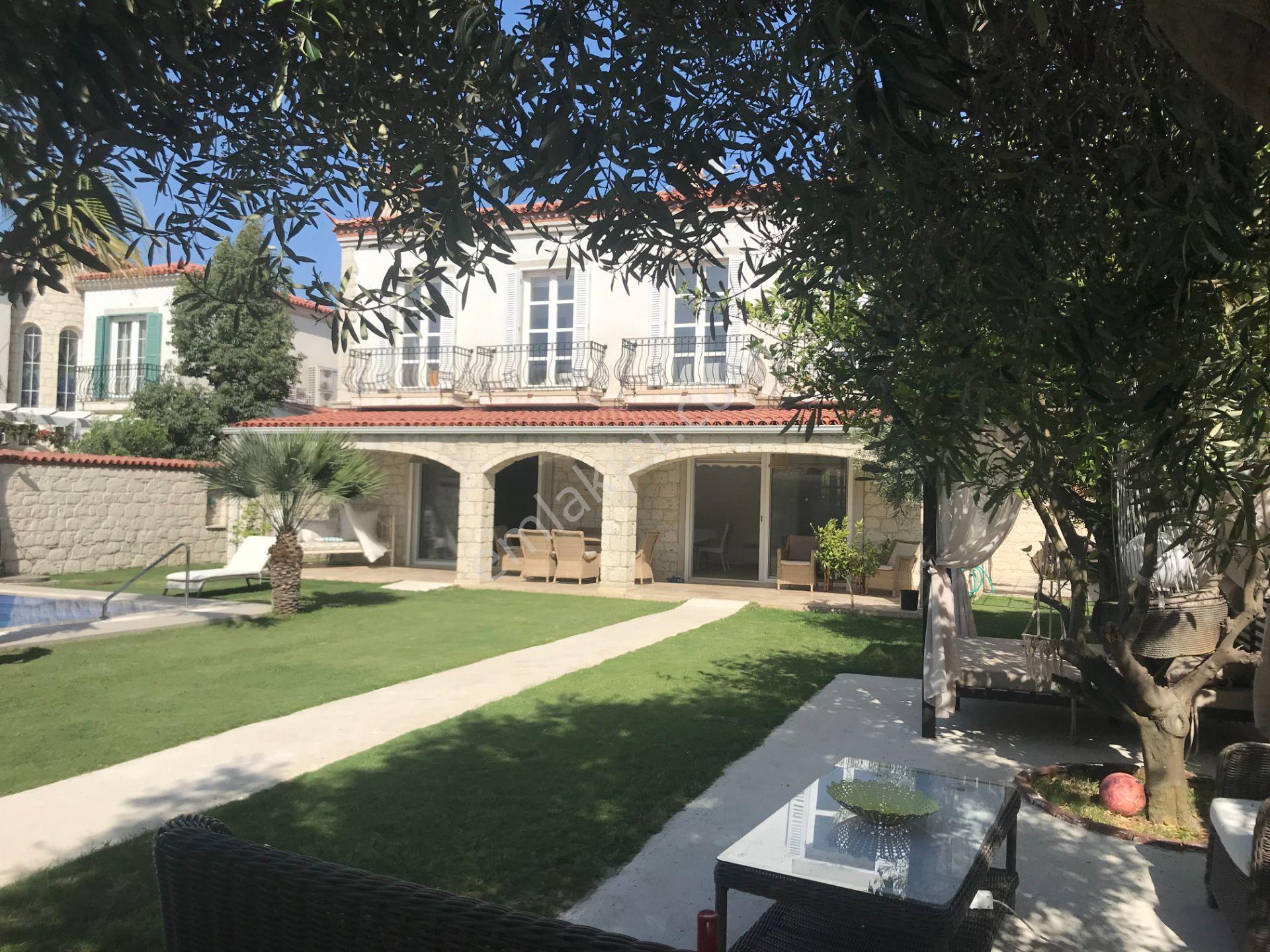 Alaçatı'da 525 M2 Arsa İçinde Yüzme Havuzlu 5+1 Sezonluk Kiralık Müstakil Taş Villa - Görsel 5