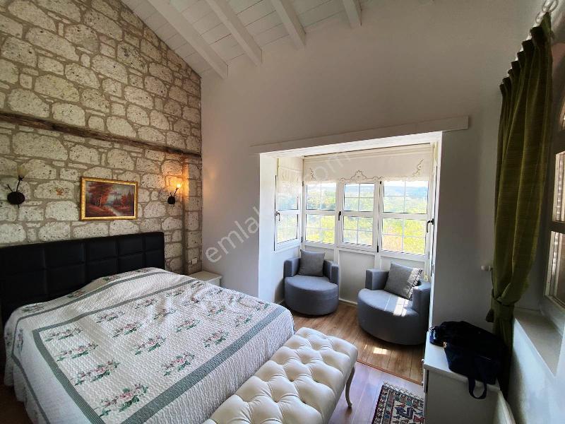 Alaçatı'da 525 M2 Arsa İçinde Yüzme Havuzlu 5+1 Sezonluk Kiralık Müstakil Taş Villa - Görsel 26