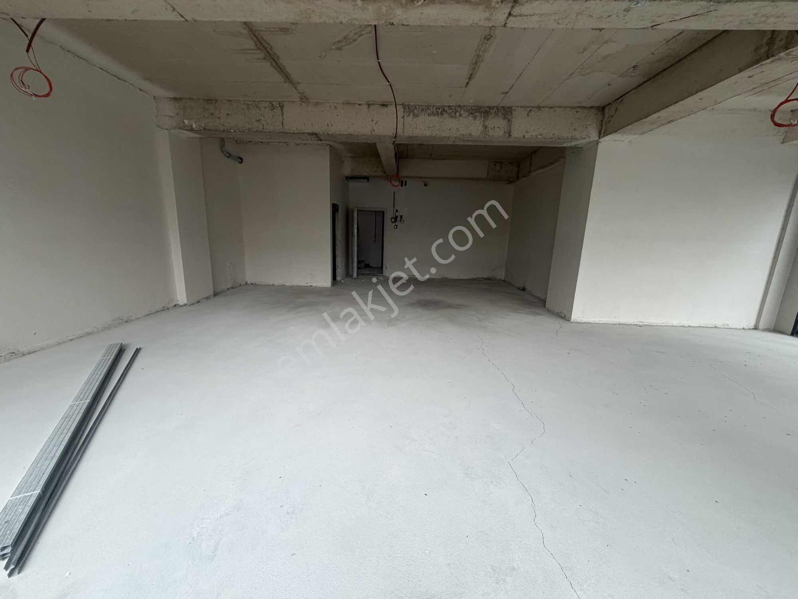 Empire Beylikdüzü E-5 Üzerinde Metrobüs Yanı Kiralık 1+0 Ofis - Görsel 10