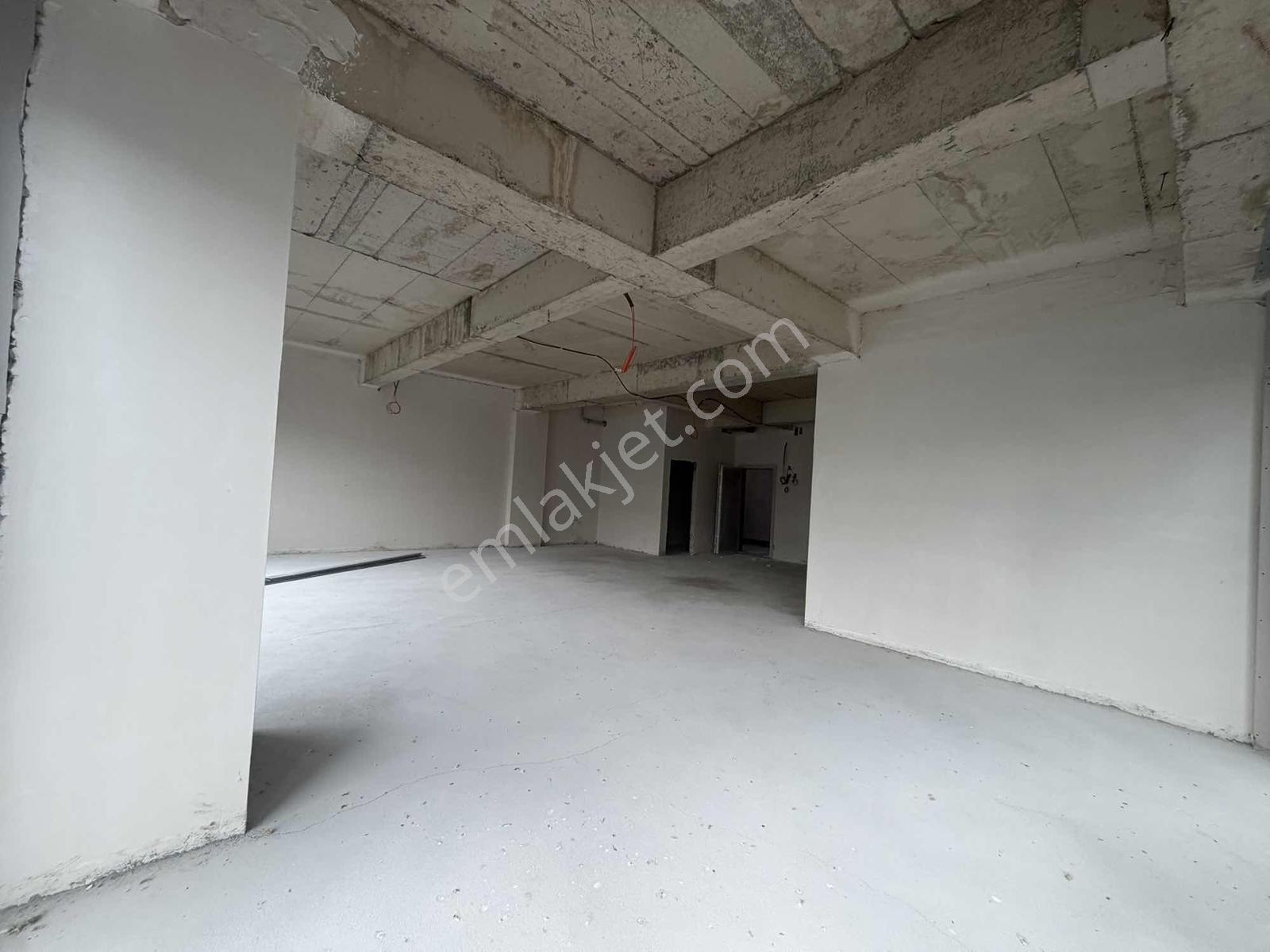 Empire Beylikdüzü E-5 Üzerinde Metrobüs Yanı Kiralık 1+0 Ofis - Görsel 8