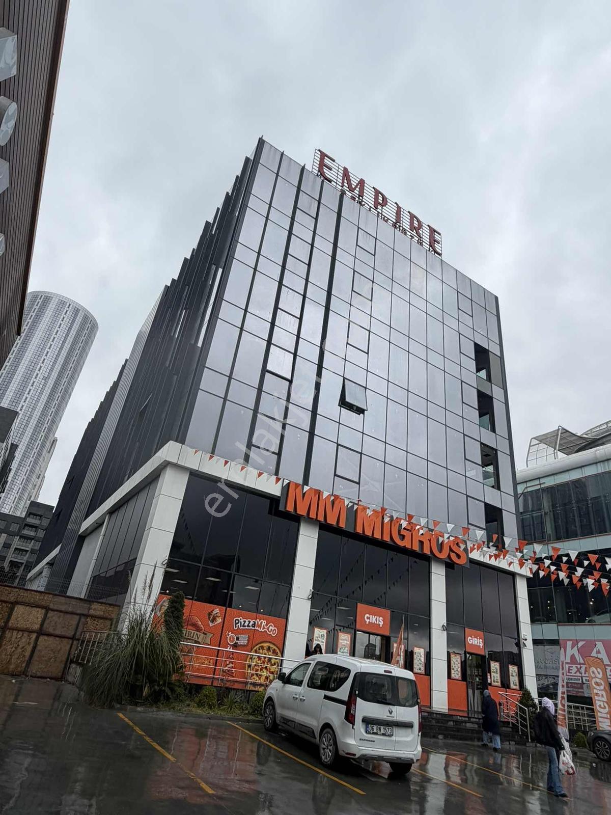 Empire Beylikdüzü E-5 Üzerinde Metrobüs Yanı Kiralık 1+0 Ofis - Görsel 4