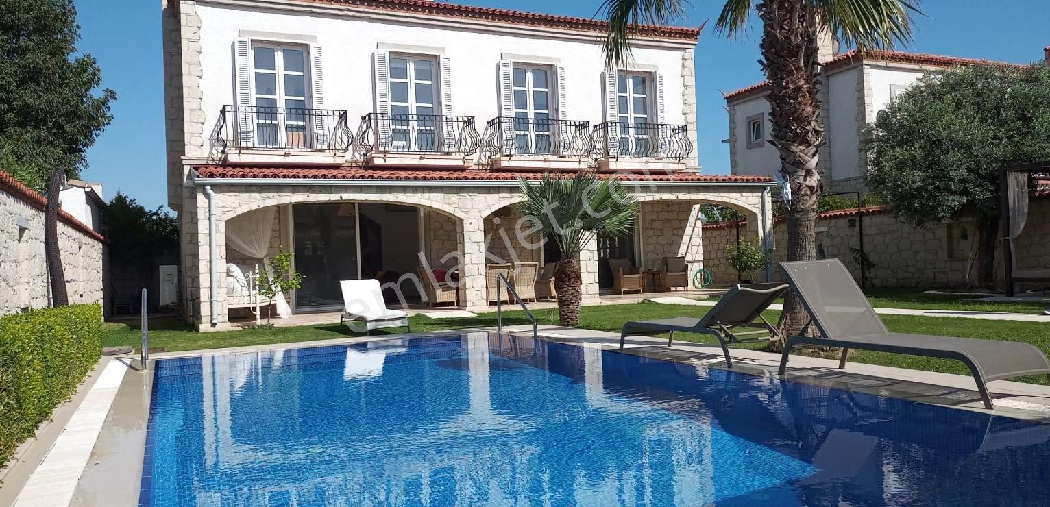 Alaçatı'da 525 M2 Arsa İçinde Yüzme Havuzlu 5+1 Satılık Müstakil Taş Villa - Görsel 2