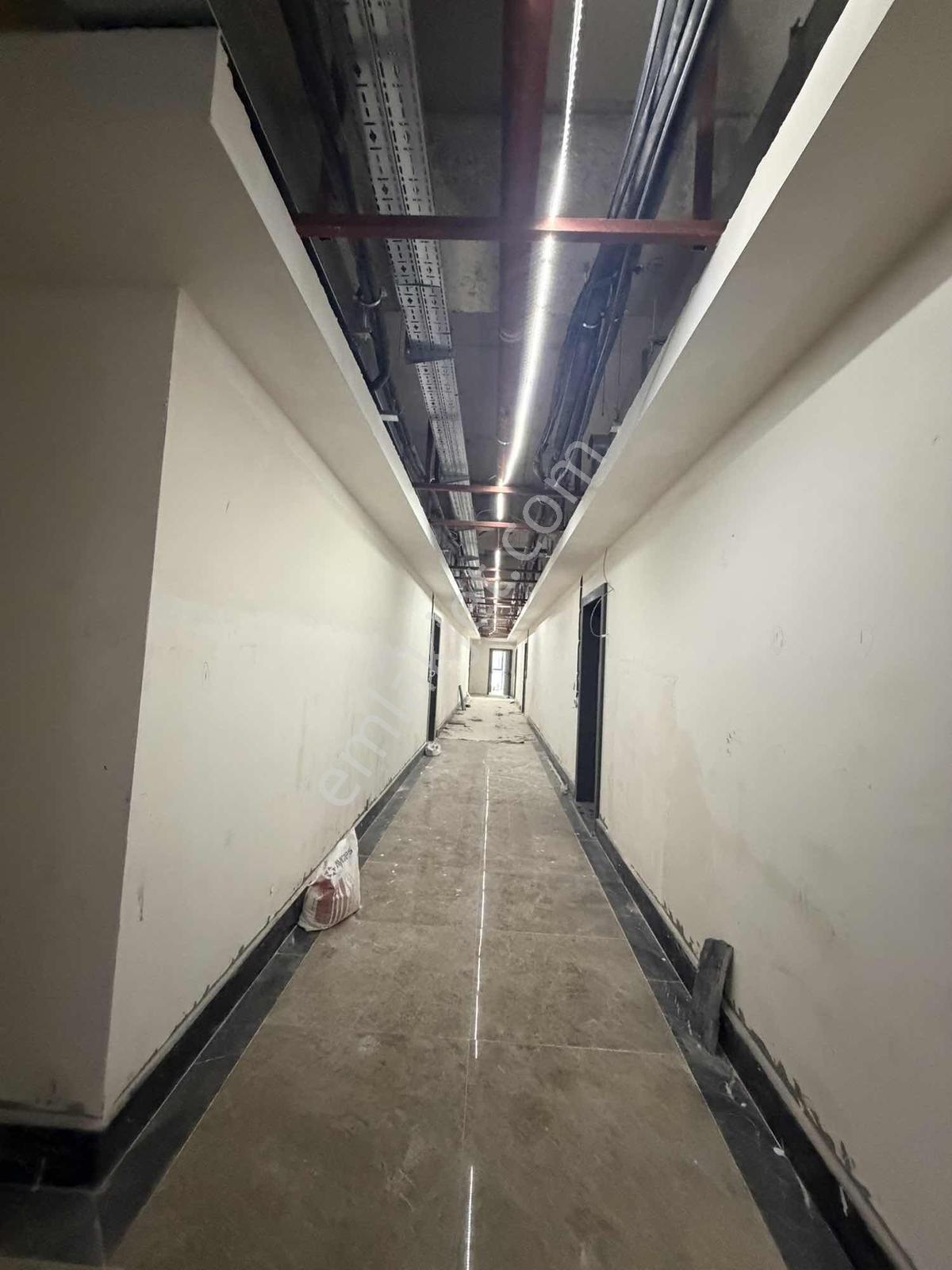 Empire Beylikdüzü E-5 Üzerinde Metrobüs Yani Satılık 1+0 Ofis - Görsel 9