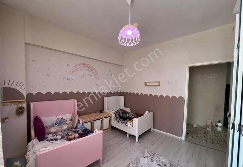 Karakaya Gayrimenkul’den Cumhuriyet Mah. 3+1 Ara Kat Bağımsız Odalar Krediye Uygun Satılık Daire - Görsel 8
