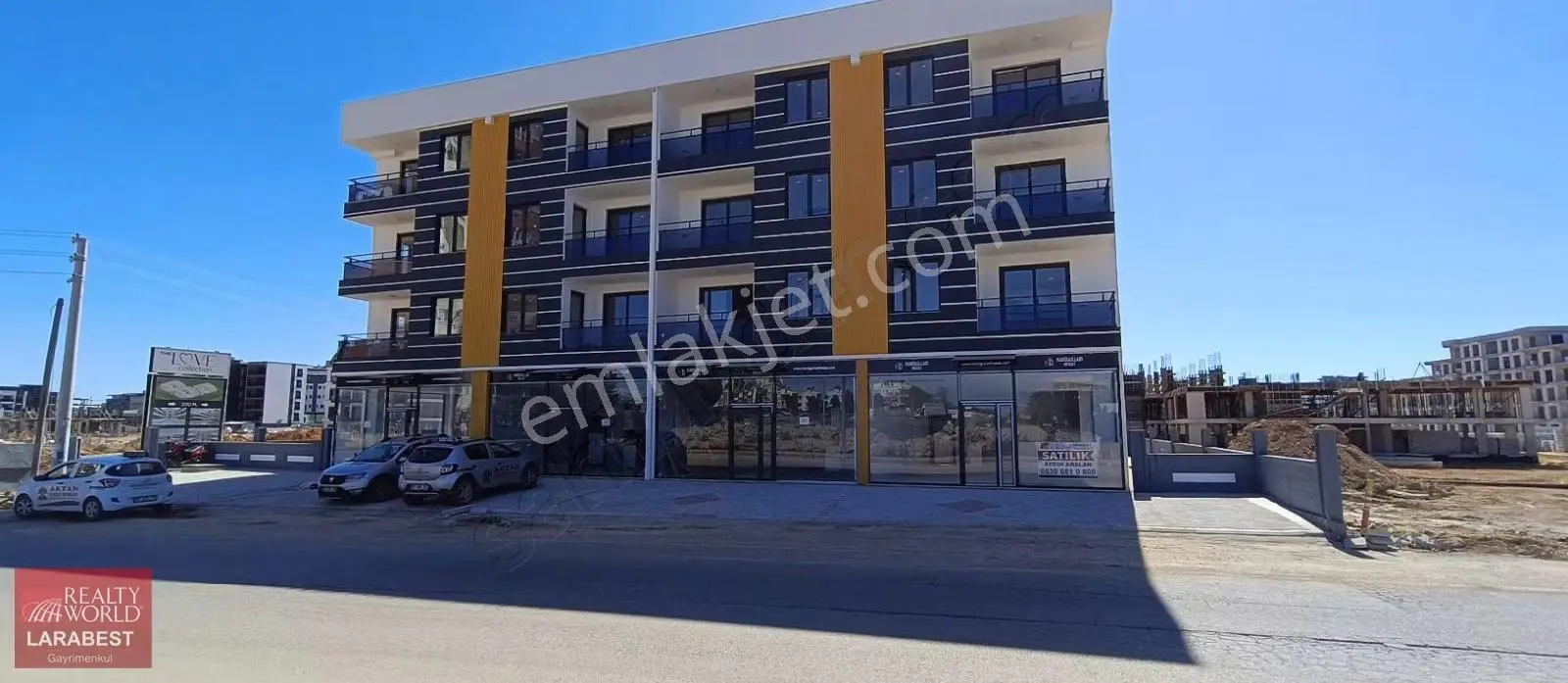 Altıntaş Kardeş Kentler Caddesine 100 Mt Kiralık Dükkan