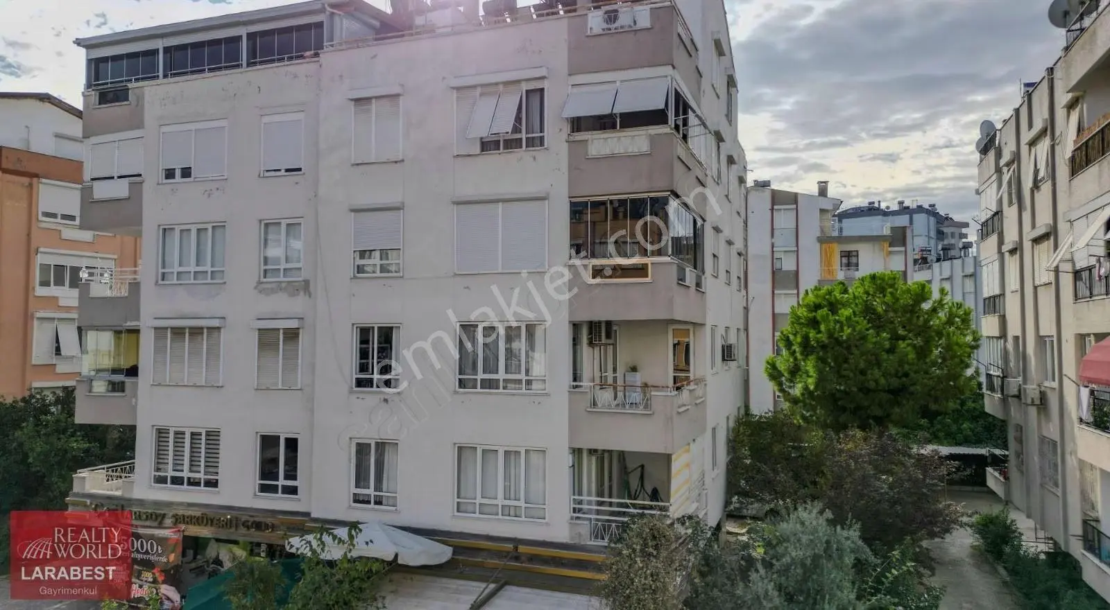 Yeşilbahcede 3+1 160m2 Satılık Daire