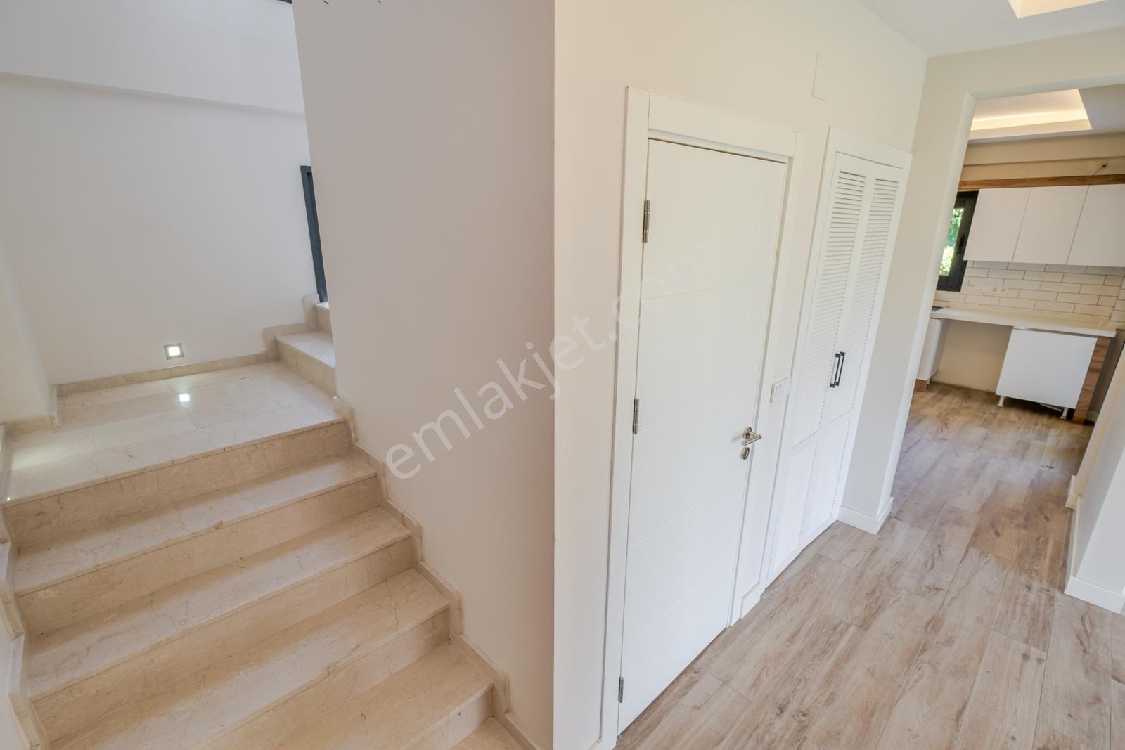 Urla Çeşmealtı Site İçerisinde Müstakil Kiralık 3+1 - Görsel 7