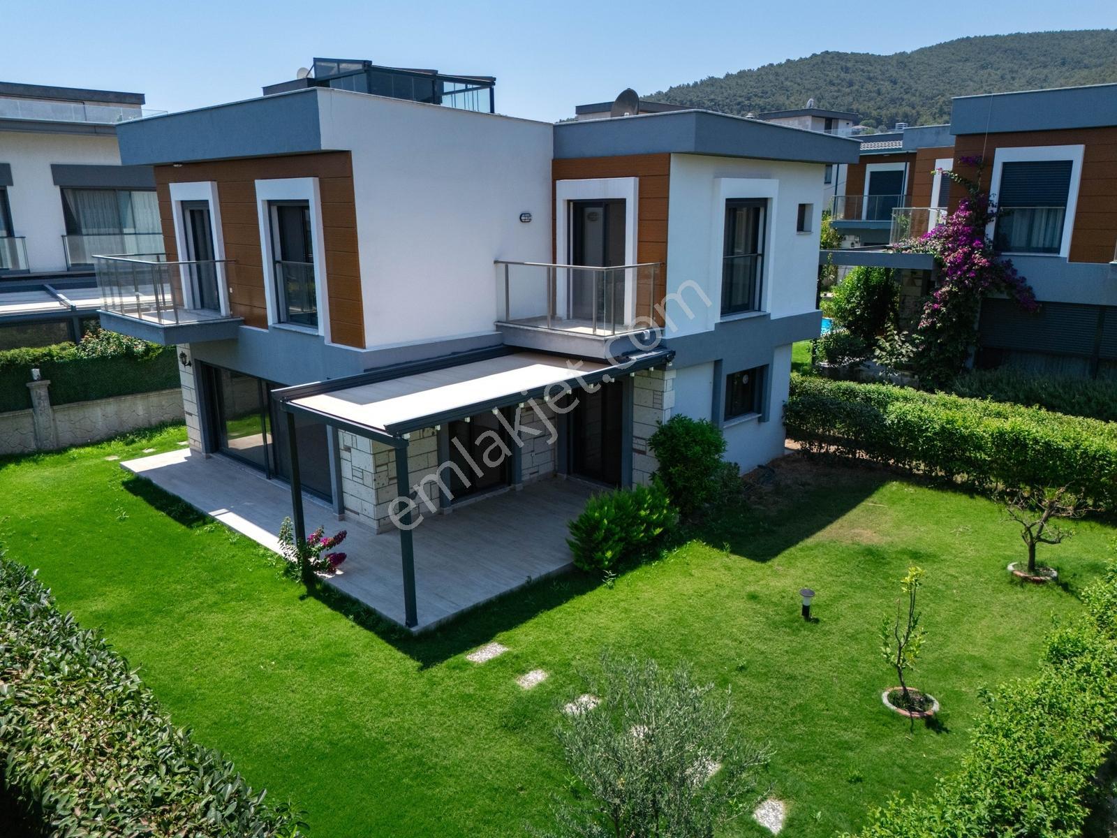 Urla Çeşmealtı Site İçerisinde Müstakil Kiralık 3+1 - Görsel 11