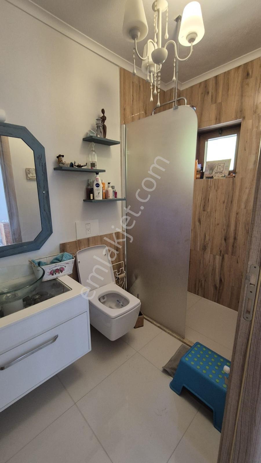 Akyaka'da Deniz Manzaralı Havuzlu Kiralık 3+2 Tripleks Villa - Görsel 8