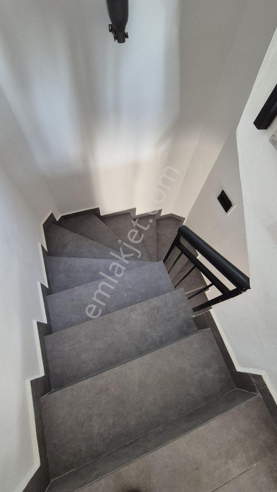 Akyaka'da Deniz Manzaralı Havuzlu Kiralık 3+2 Tripleks Villa - Görsel 10