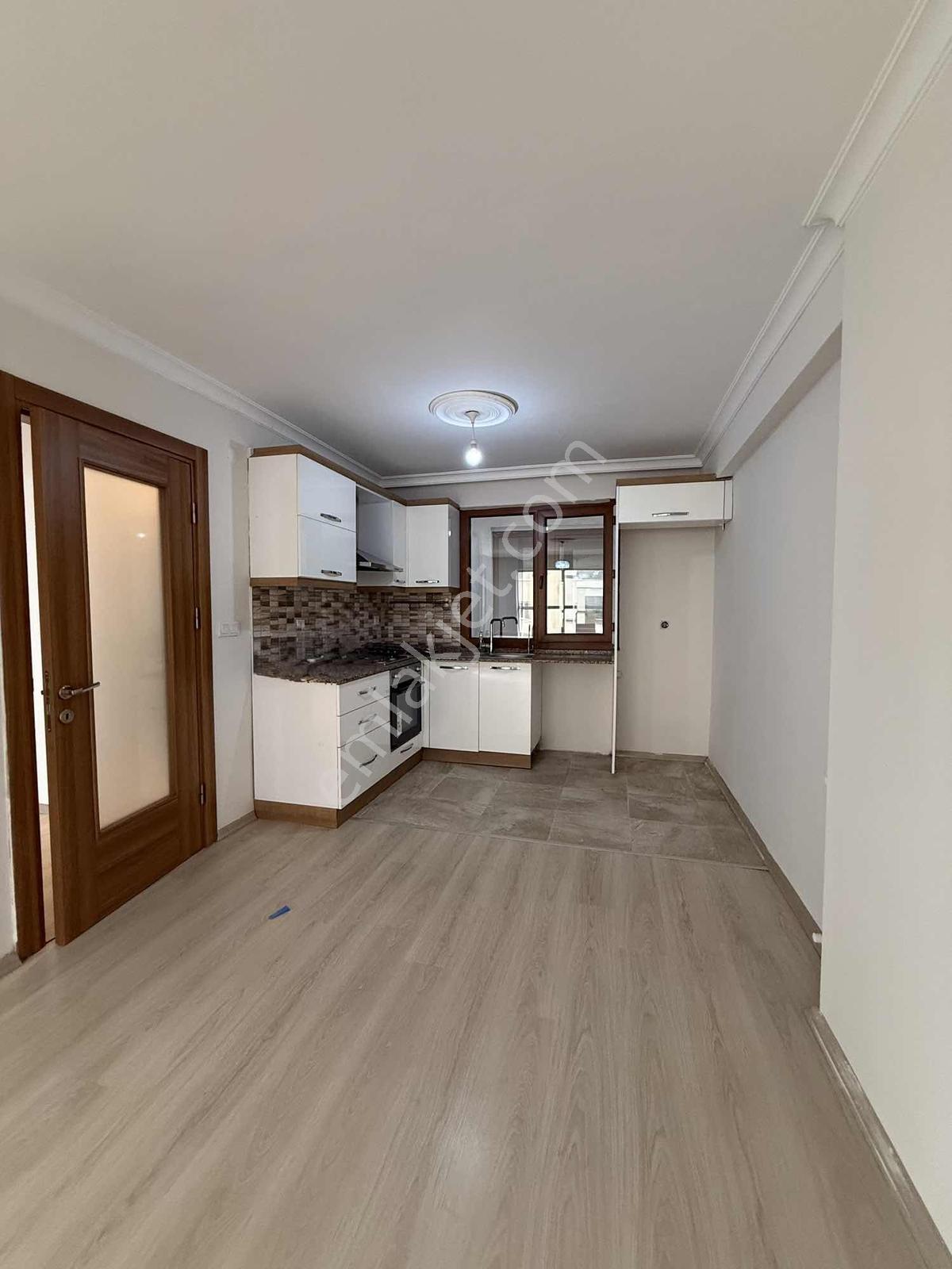 Kuşadası Merkeze Yakın Cadde Üzeri 2+1 Arakat Satılık Daire - Görsel 5