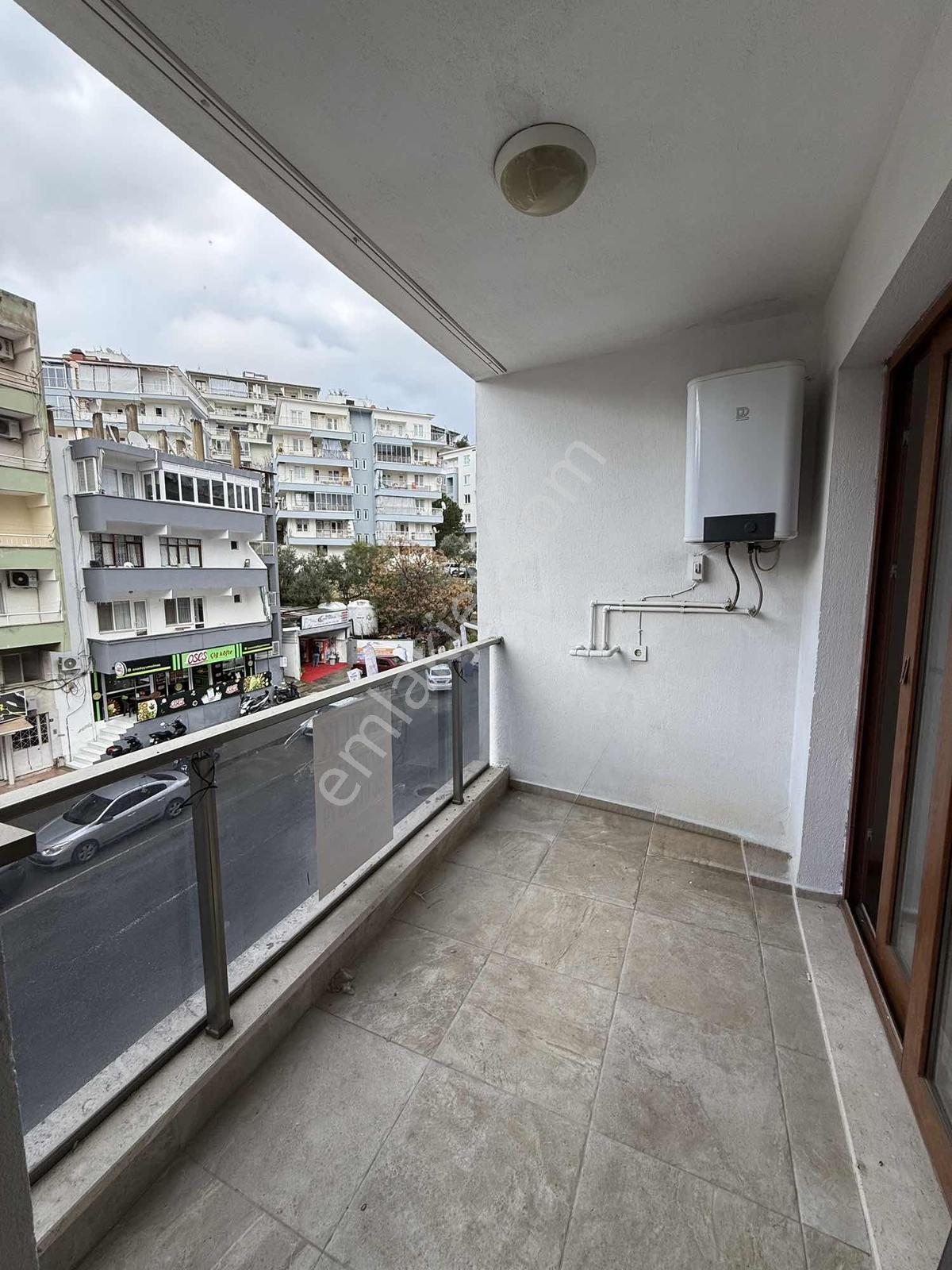 Kuşadası Merkeze Yakın Cadde Üzeri 2+1 Arakat Satılık Daire - Görsel 15