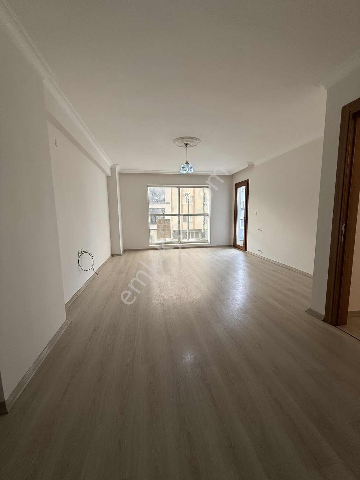 Kuşadası Merkeze Yakın Cadde Üzeri 2+1 Arakat Satılık Daire - Görsel 4