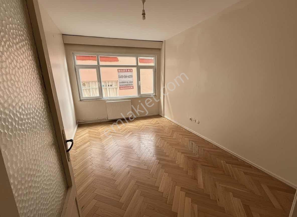 Zeynepkamil Mahallesinde 1 +1 Satılık Daire - Görsel 5