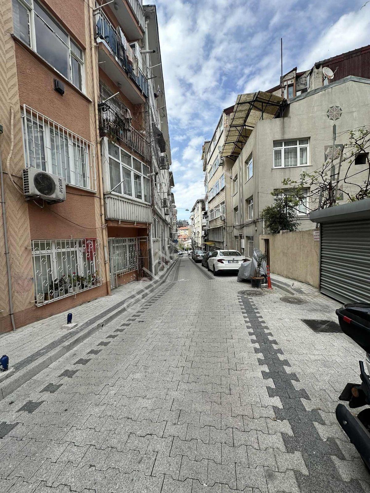 Zeynepkamil Mahallesinde 1 +1 Satılık Daire - Görsel 22