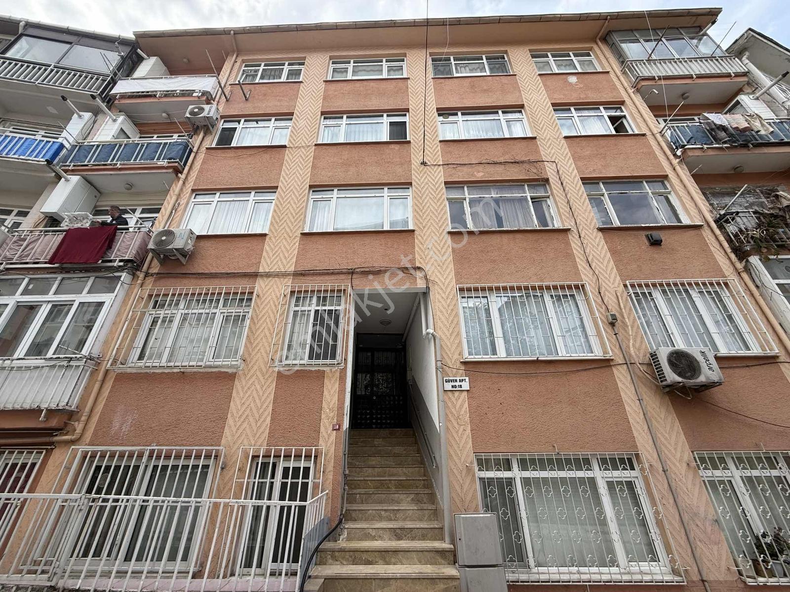 Zeynepkamil Mahallesinde 1 +1 Satılık Daire - Görsel 2