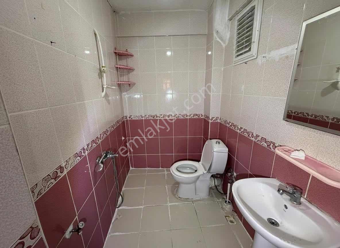 Zeynepkamil Mahallesinde 1 +1 Satılık Daire - Görsel 3