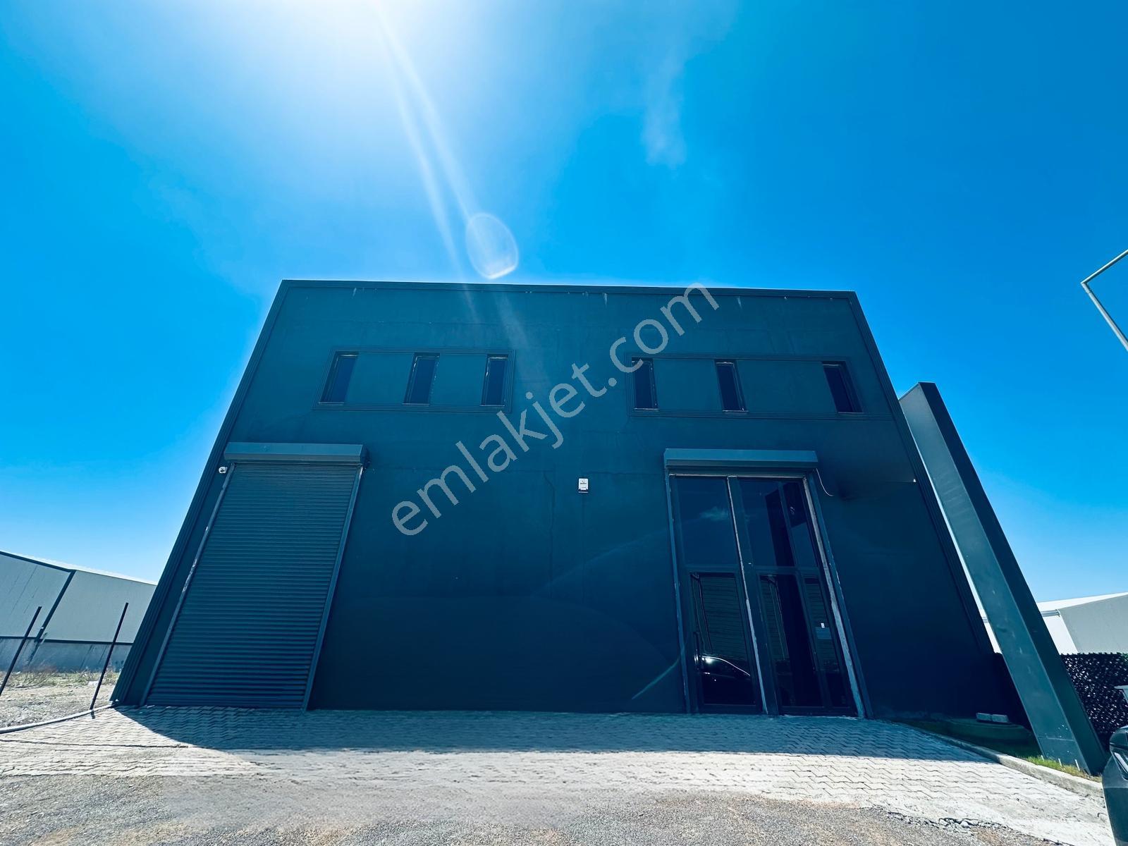 Remax Yeni'den Sanayi Sitesinde Kiralık 900 M² Kiralık İşyeri